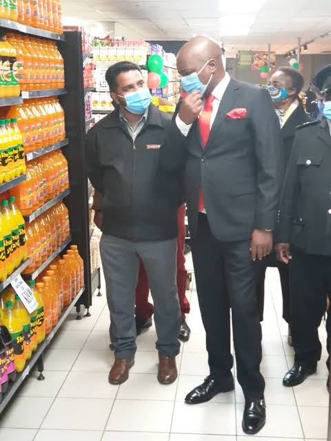 African Magic:Former Supermarket Workers From Kabwe Return Loot They Had Stolen Back To Their Employer.