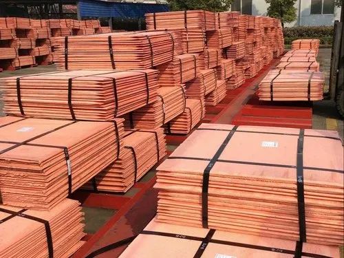Ndola Residents Stunned After Truck driver Returns Copper Cathodes He Stole at Night While Crying